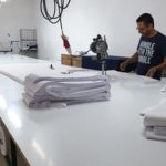 Atelier de découpe chez un fournisseur de textiles au Portugal