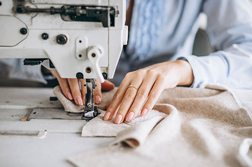 Confection d'un t-shirt chez un fournisseur de textile biologique