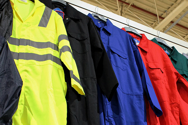 Photo de vêtements d'entreprise promotionnels dans une usine